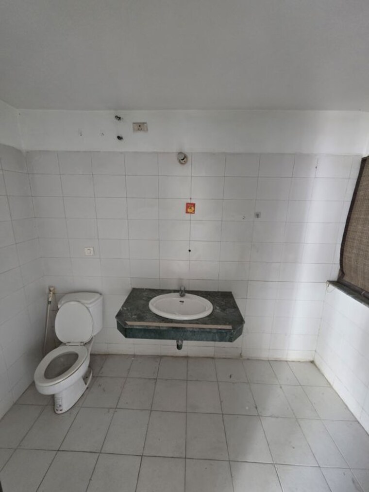 Bathroom, bptp-park-81 3.5 Bedroom 275 Sq.Yd. Builder Floor In Sector 81 Faridabad 10484644