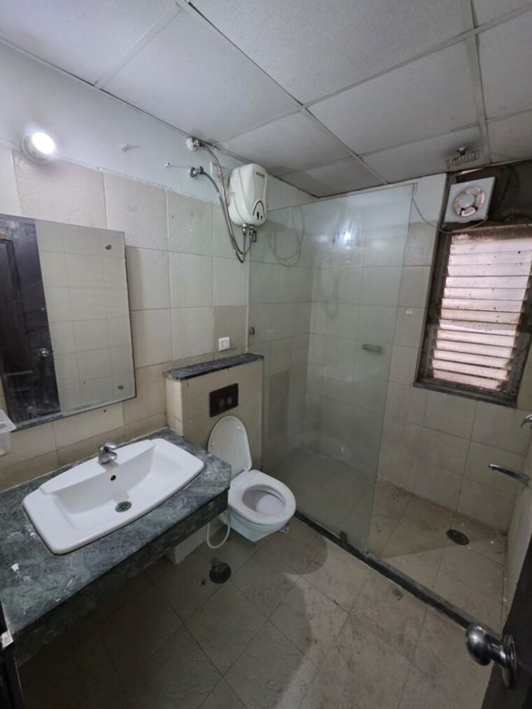 Bathroom, bptp-park-81 3.5 Bedroom 275 Sq.Yd. Builder Floor In Sector 81 Faridabad 10484644