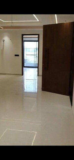Room in 3 BHK Builder Floor at BPTP District 3, Sector 85 – for Rent