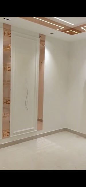 Building Lobby in 3 BHK Builder Floor at BPTP District 3, Sector 85 – for Rent