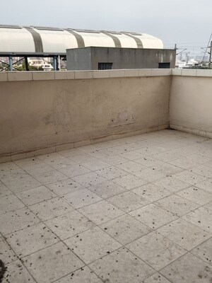 Balcony in 3.5 BHK Apartment at Metropark Park View Apartments, Sector 61 – for Rent