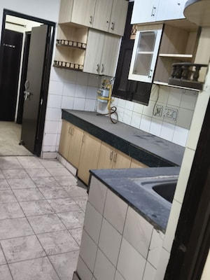 Kitchen in 3.5 BHK Apartment at Metropark Park View Apartments, Sector 61 – for Rent