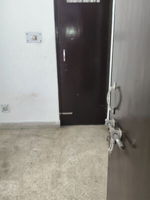 Furnished Amenities in 3.5 BHK Apartment at Metropark Park View Apartments, Sector 61 – for Rent