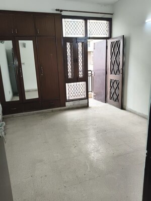 Room in 3.5 BHK Apartment at Metropark Park View Apartments, Sector 61 – for Rent