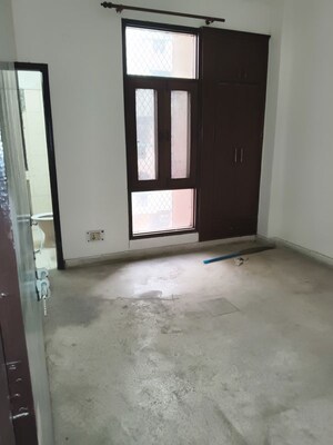 Room in 3.5 BHK Apartment at Metropark Park View Apartments, Sector 61 – for Rent