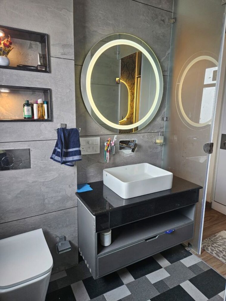 Bathroom, palam vihar 4 Bedroom 300 Sq.Yd. Builder Floor In Palam Vihar Gurgaon 10484751
