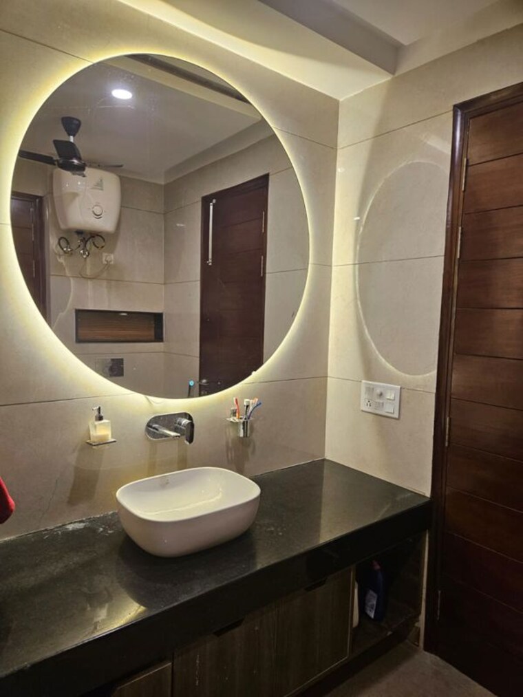 Bathroom, palam vihar 4 Bedroom 300 Sq.Yd. Builder Floor In Palam Vihar Gurgaon 10484751