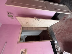Room in 3 BHK Independent House at Ranikuthi – for Rent