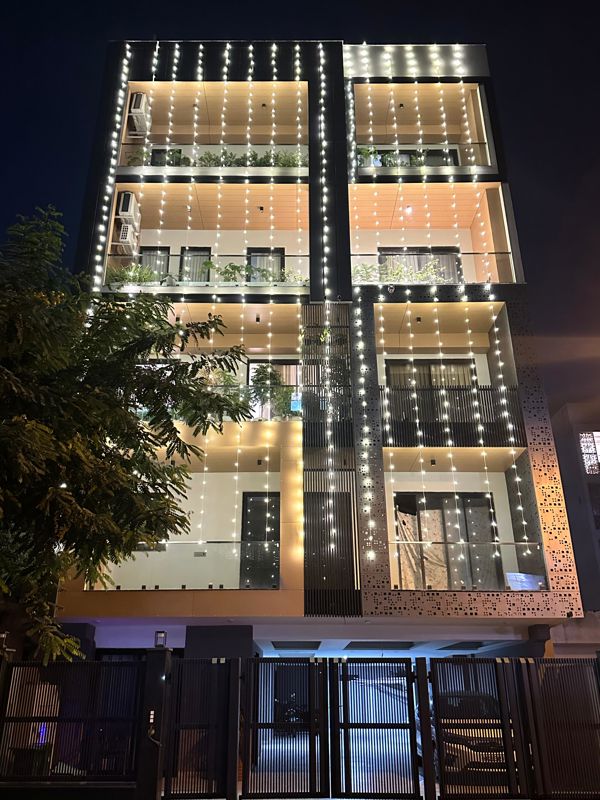 3 BHK + Servant Room 250 Sq.Yd. Builder Floor in DLF Alameda