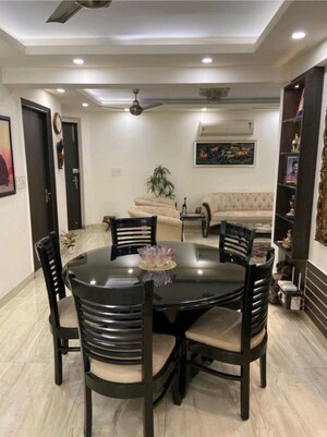 Team Area in 3 BHK Apartment at Jalvayu Towers, Sector 56 – for Rent