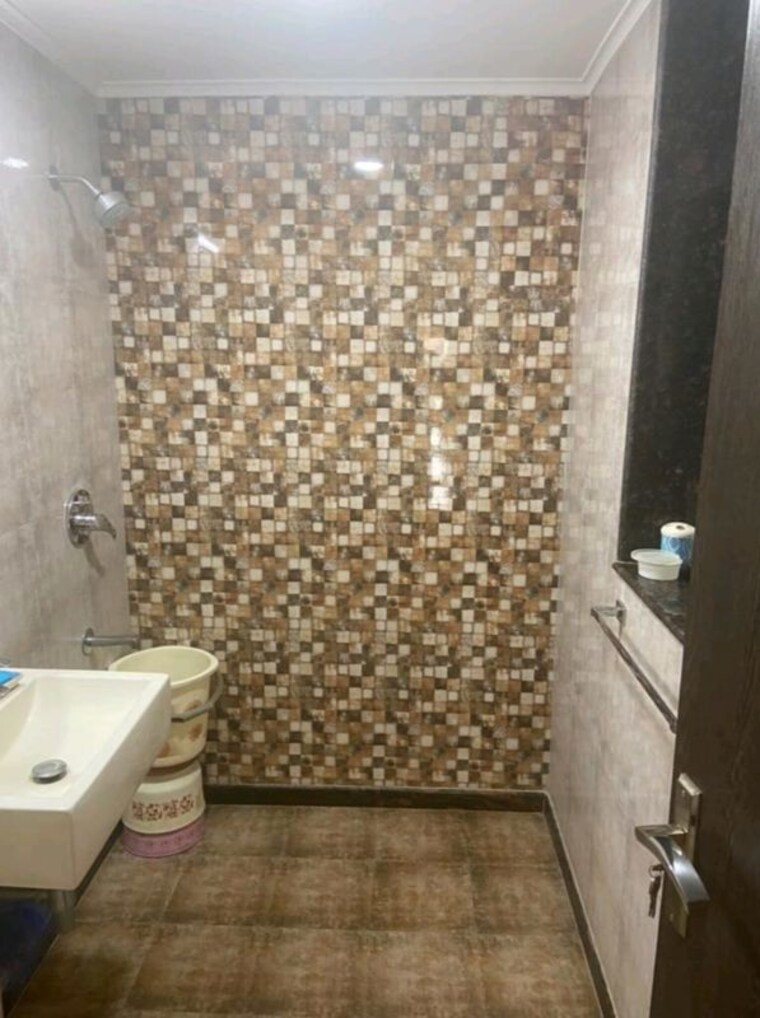 Bathroom, jalvayu-towers 3 Bedroom 1500 Sq.Ft. Apartment In Sector 56 Gurgaon 10484903
