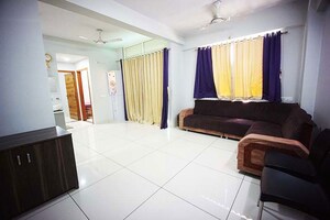 Team Area in 2 BHK Apartment at Ellisbridge – for Sale