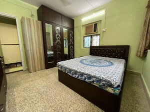 Bedroom in 2 BHK Apartment at Mahim West – for Rent