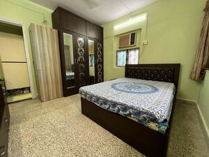 Bedroom in 2 BHK Apartment at Mahim West – for Rent