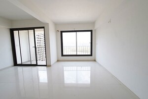 Room in 3 BHK Apartment at Ellisbridge – for Sale