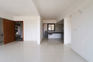 Room in 3 BHK Apartment at Ellisbridge – for Sale