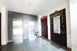 Room in 2 BHK Apartment at Ellisbridge – for Sale