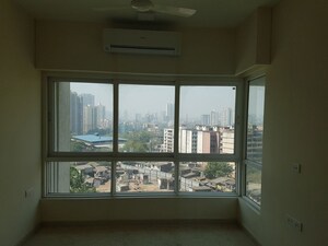 Room in 3 BHK Apartment at Prestige Siesta, Mulund West – for Rent