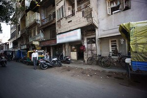 Parking in  Showroom at Ellisbridge – for Sale