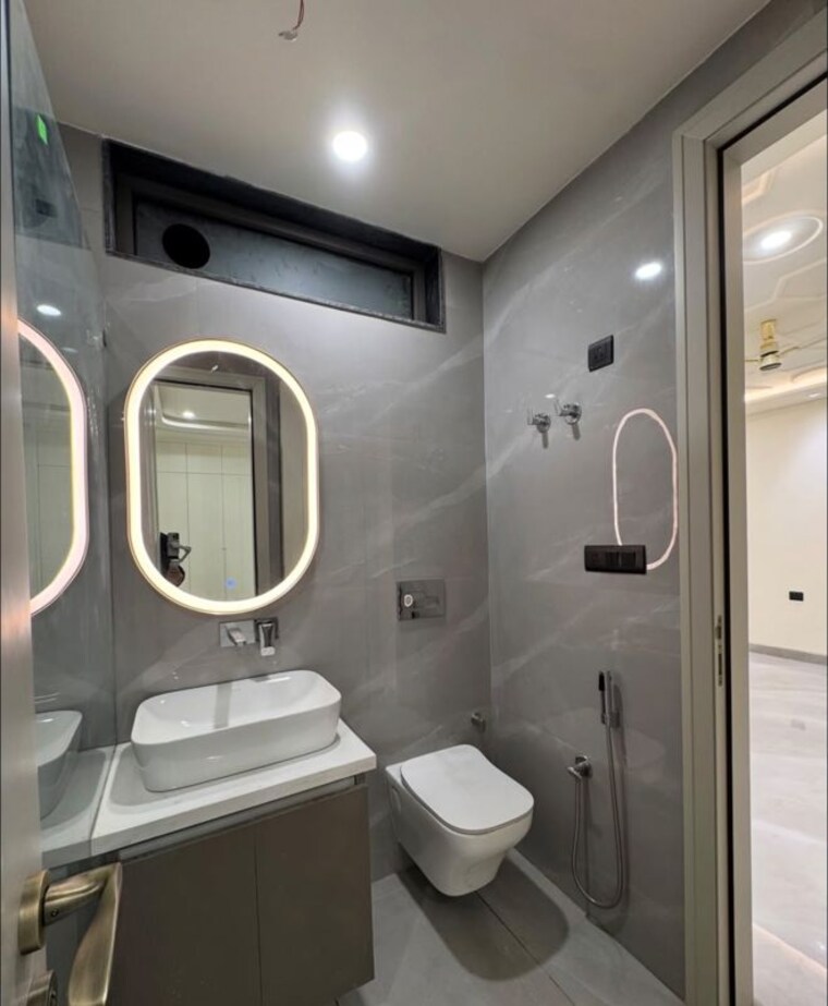 Bathroom, new industrial township 5 3 Bedroom 250 Sq.Yd. Builder Floor In New Industrial Township 5 Faridabad 10485131
