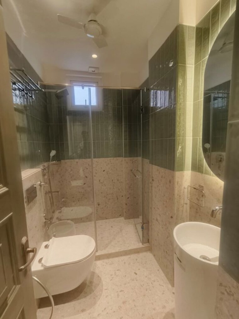 Bathroom, green park 2 Bedroom 150 Sq.Yd. Builder Floor In Green Park Delhi 10485149
