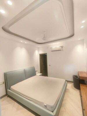Room in 2 BHK Builder Floor at Green Park – for Rent