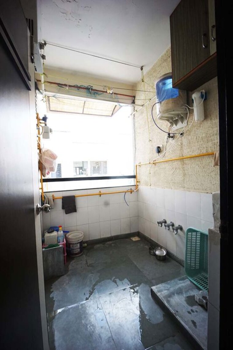Bathroom, naranpura 3 Bedroom 170 Sq.Yd. Apartment In Naranpura Ahmedabad 10485175