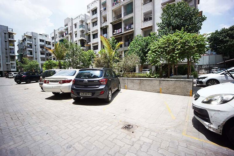  Parking, naranpura 3 Bedroom 170 Sq.Yd. Apartment In Naranpura Ahmedabad 10485175
