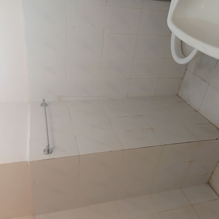 Bathroom, ghuswal kalan 2 Bedroom 900 Sq.Ft. Apartment In Ghuswal Kalan Lucknow 10485174