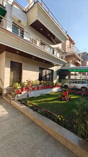 6+ BHK Independent House – Exterior View View at Ardee Platinum Independent Floors, Sector 52 - for Sale