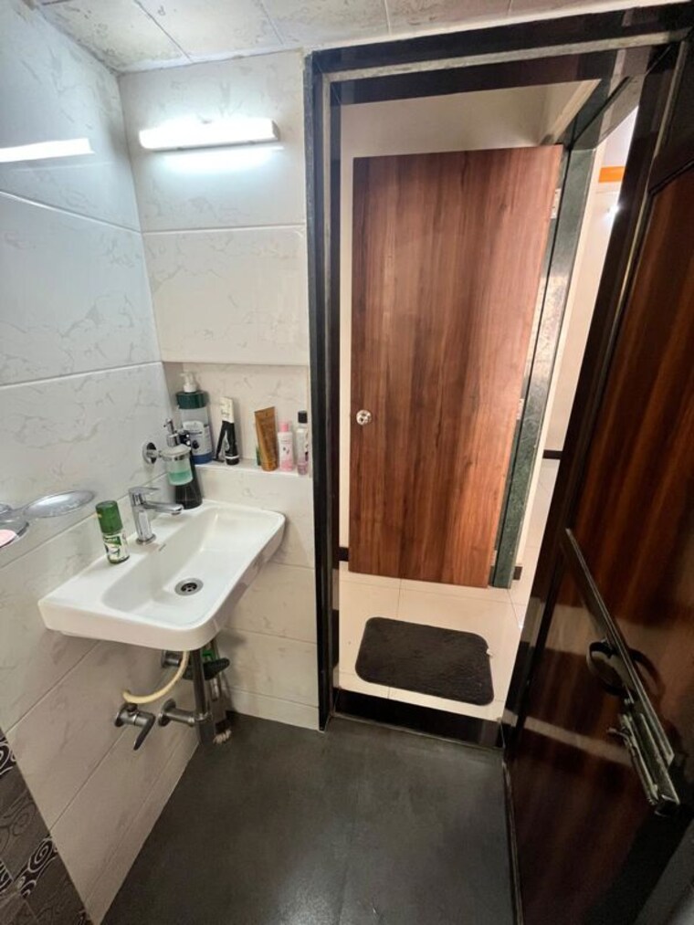 Washroom, dahisar-bhushan 2 Bedroom 704 Sq.Ft. Apartment In Dahisar West Mumbai 10395866