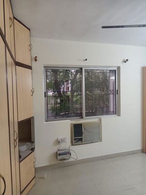Room in 2.5 BHK Apartment at Amanora Trendy Homes, Hadapsar – for Sale