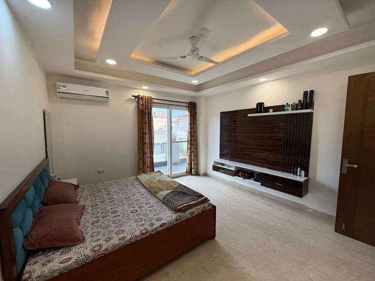 Bedroom, palam vihar 4 Bedroom 300 Sq.Yd. Builder Floor In Palam Vihar Gurgaon 10485197