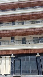 4 BHK + Pooja Room,Servant Room,Study Room,Extra Room,Basement,Store Room 300 Sq.Yd. Builder Floor in Indirapuram Gyan Khand 4