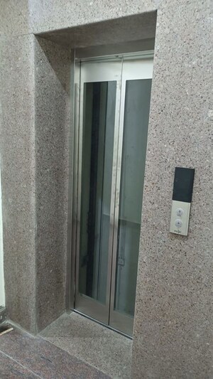 Lift in  Pg at Sector 22 – for Rent