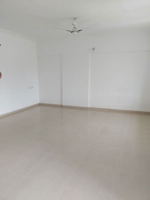 Room in 1 BHK Apartment at Puranik Abitante, Bavdhan – for Rent