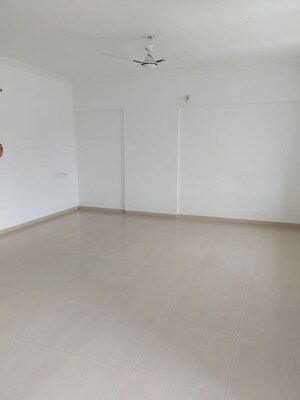 Room in 3 BHK Apartment at Puranik Abitante, Bavdhan – for Rent