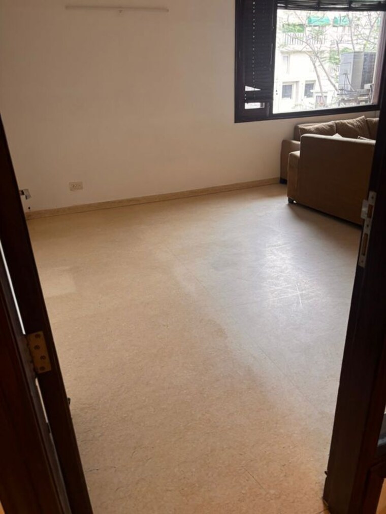 Room, greater kailash i 4 Bedroom 500 Sq.Yd. Builder Floor In Greater Kailash I Delhi 10485236