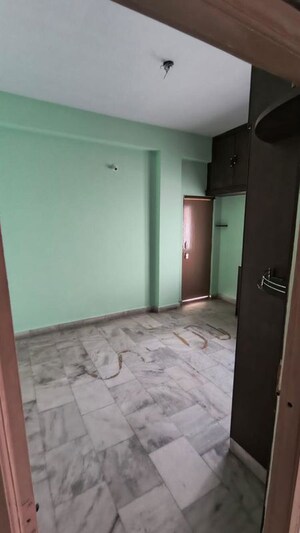 Room in 2 BHK Apartment at Lakdi Ka Pul – for Sale