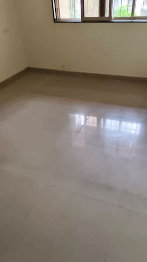 Room in 4 BHK Apartment at SD Astron Tower, Kandivali East – for Rent