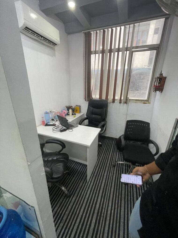 Team Area, sector 63 Commercial Office Space 600 Sq.Ft. In Sector 63 Noida 10485350