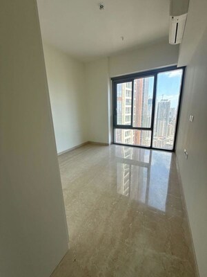 Room in  Office Space at Piramal Mahalaxmi, Mahalaxmi – for Rent