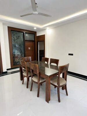 Gym in 4 BHK Builder Floor at South City 1 – for Rent