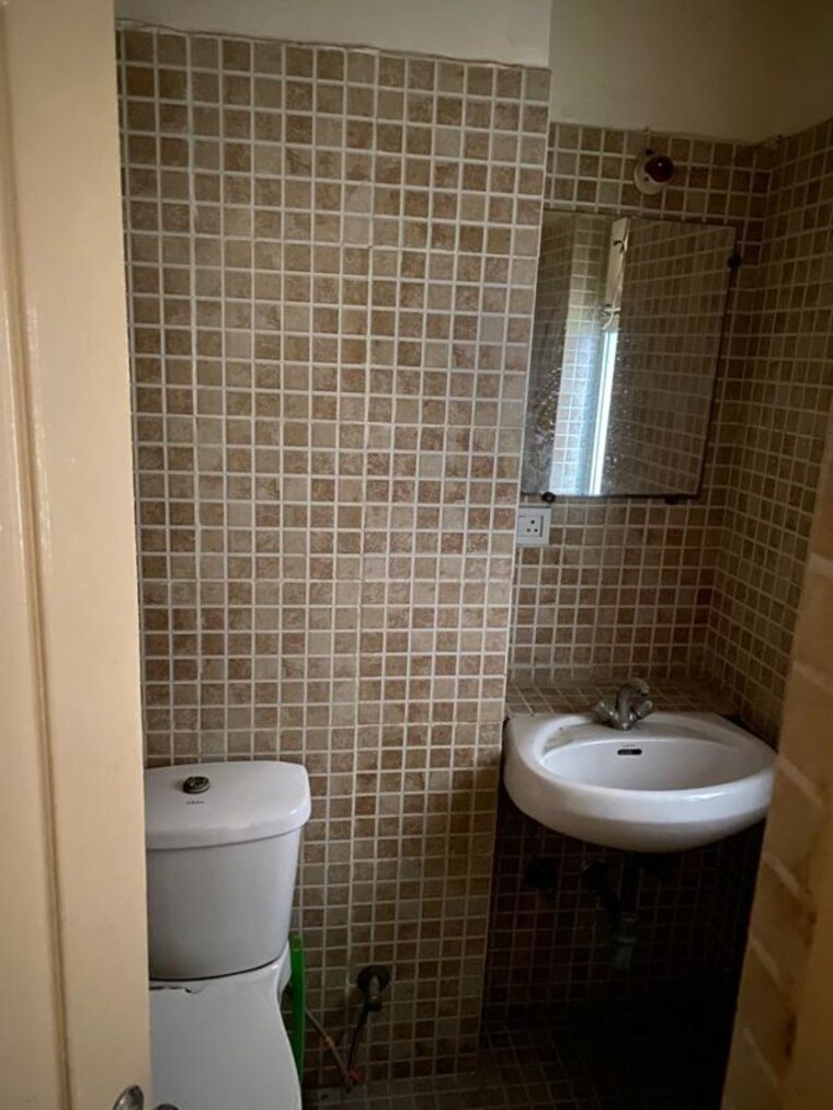 Bathroom, radhey-krishna-casa-green-i 2 Bedroom 1050 Sq.Ft. Apartment In Sector 16 Greater Noida Greater Noida 10485369