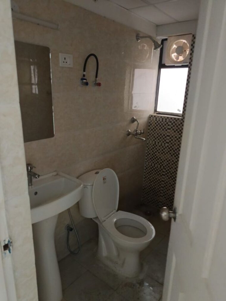 Bathroom, rg-luxury-homes 2 Bedroom 1115 Sq.Ft. Apartment In Sector 16b Greater Noida Greater Noida 10485381