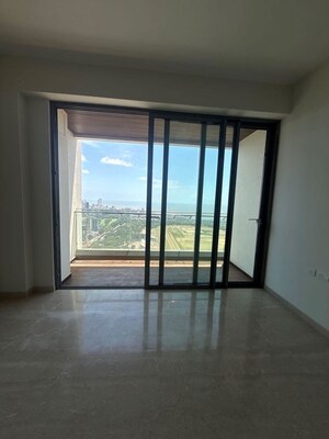 Room in 4 BHK Apartment at Piramal Mahalaxmi, Mahalaxmi – for Rent