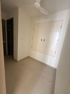 Room in  Office Space at Piramal Mahalaxmi, Mahalaxmi – for Rent