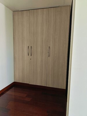 Room in 4 BHK Apartment at Parx Laureate, Sector 108 – for Rent