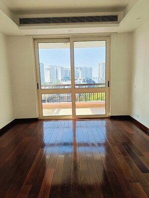 Room in 4 BHK Apartment at Parx Laureate, Sector 108 – for Rent