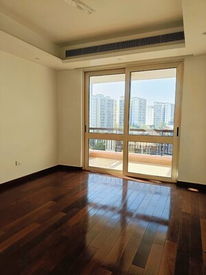Room in 4 BHK Apartment at Parx Laureate, Sector 108 – for Rent